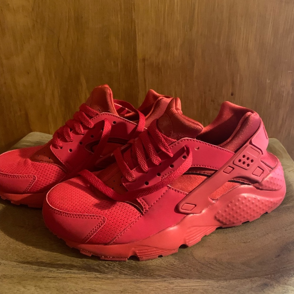 NIKE huaraches red